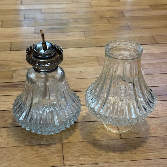 Vintage Clear Glass Kerosene Oil Lamp Diamond Point Ribbed Swirl Lamp - Picture 6 of 9